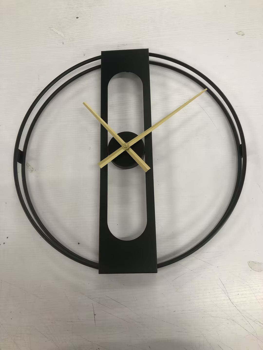 Round metal clock